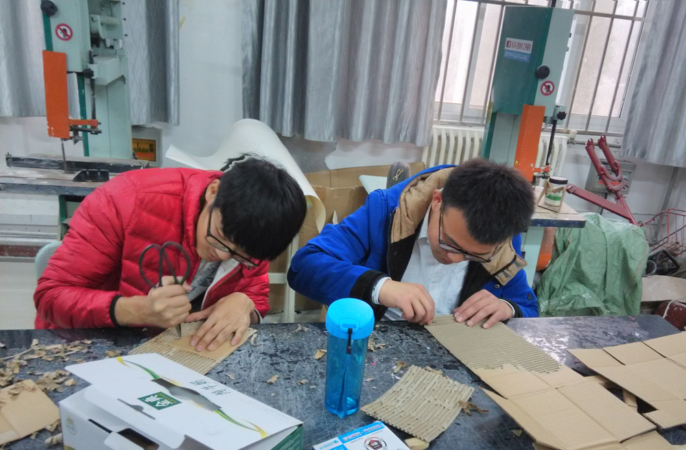 学生完成作业 学生完成作业